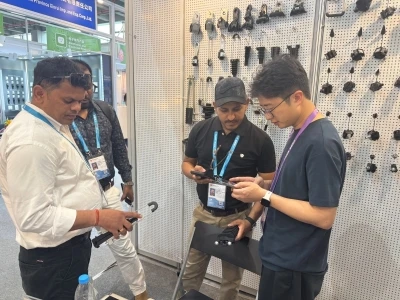 VIC Canton Fair Live: Clientes de Nepal buscan soluciones personalizadas de p...
